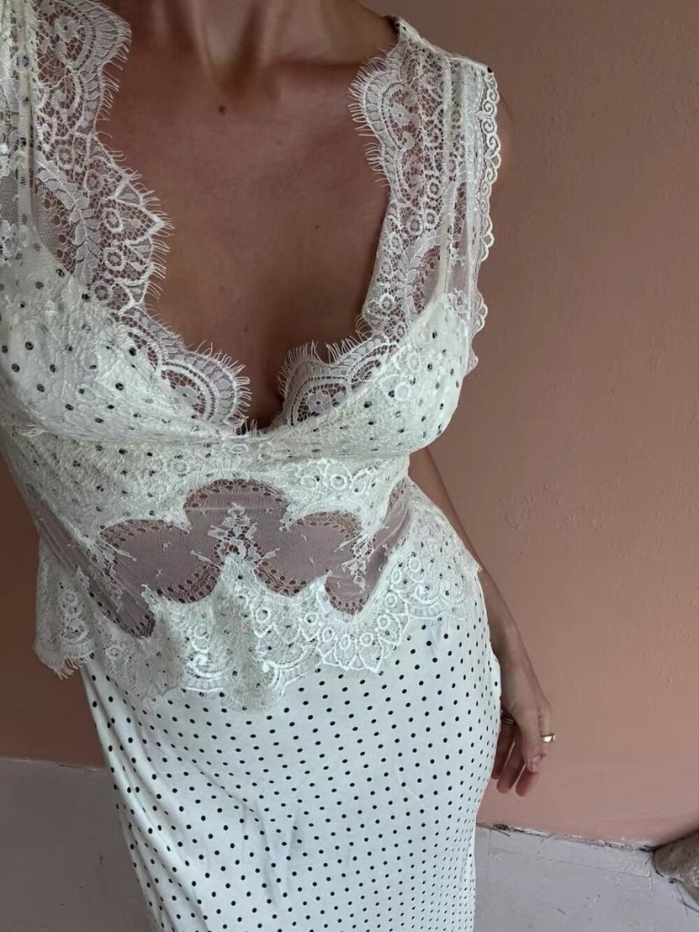 Thid form polka dot maxi dress with lace detailing